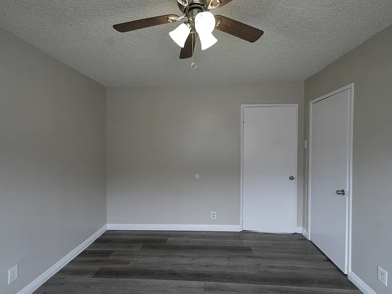 457 W Sepulveda St — Photo 20