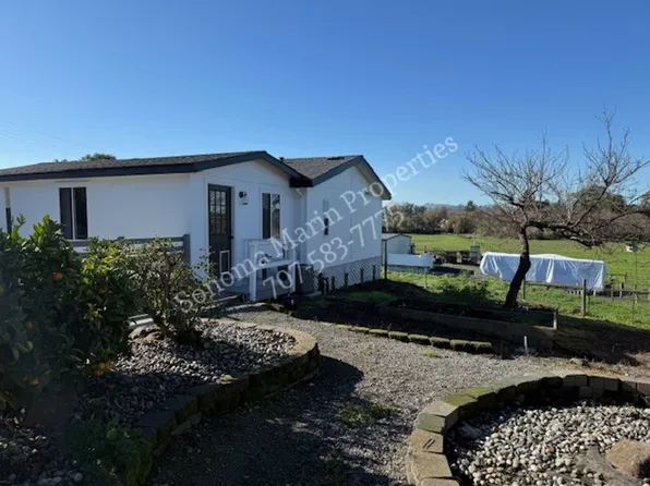 2412 Magnolia Ave, Petaluma, CA 94952