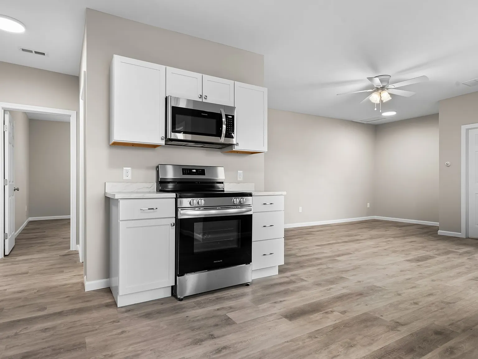 3 bed, 1012 sqft, $2,675 — Photo 3