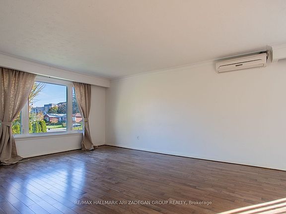 5th image of 210 Harrygan Cres