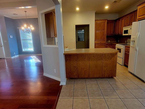 4th image of 104 Curry Creek Dr