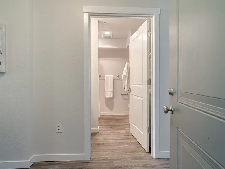 Riverbend Apartments — Photo 3