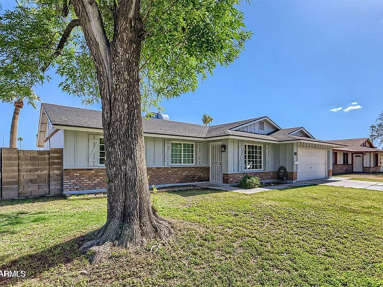 1991 E Carson Dr — Photo 2