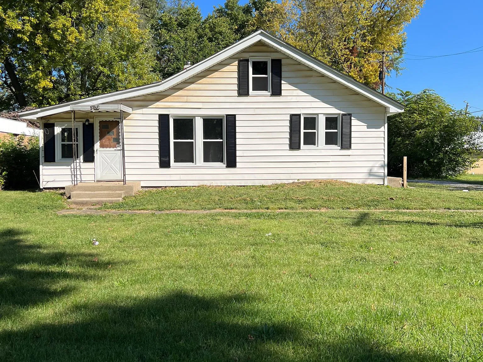 3235 E Enos Ave — Photo 1