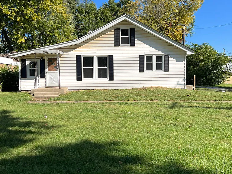 3235 E Enos Ave — Photo 1