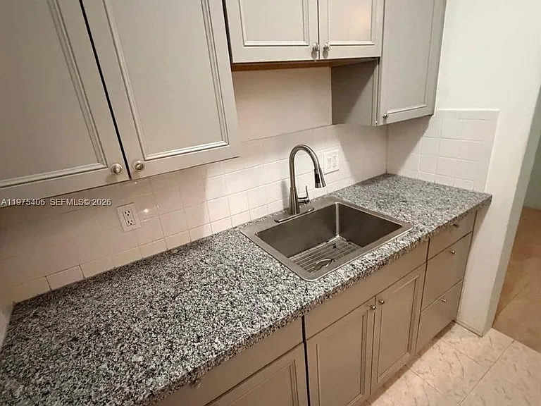 450 Layne Blvd #17 — Photo 5