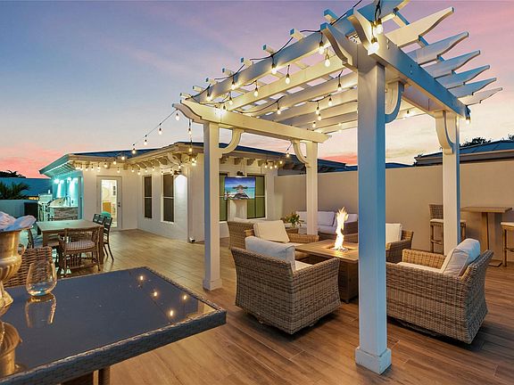 2nd image of 220 NE 15th Avenue #220