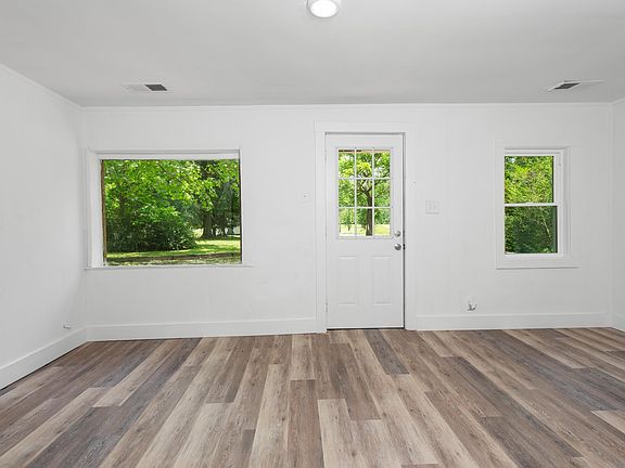 5th image of 381 Crocker Rd