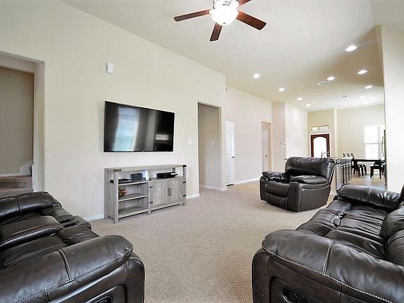 4th image of 143 Bayside Crossing Dr