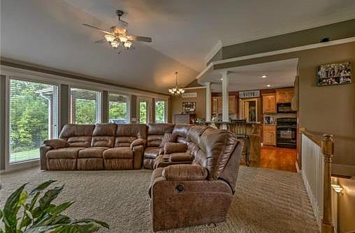 5th image of 13975 Cole Crossing Ct