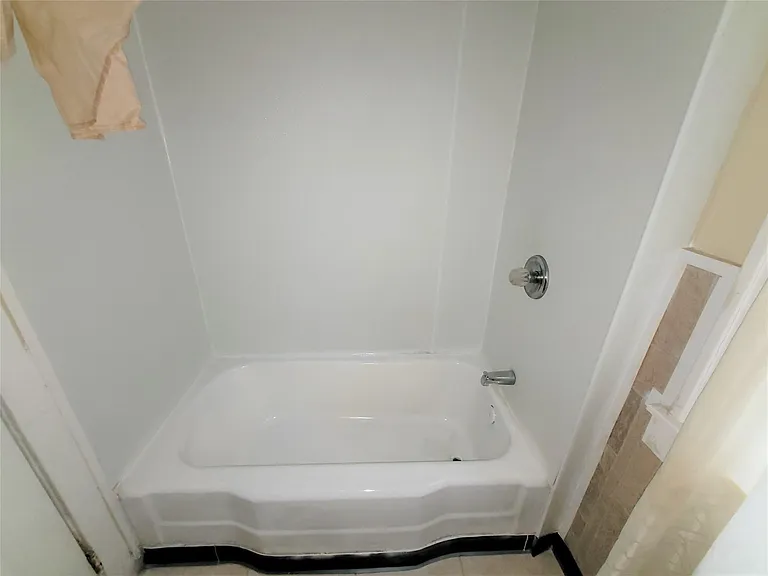 6912 Mansfield St — Photo 10