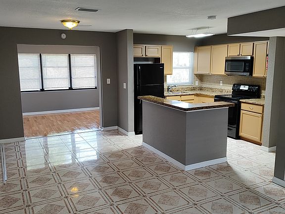 Living room / kitchen