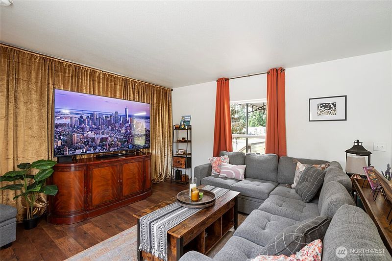 2nd image of 611 Cedar Avenue #6