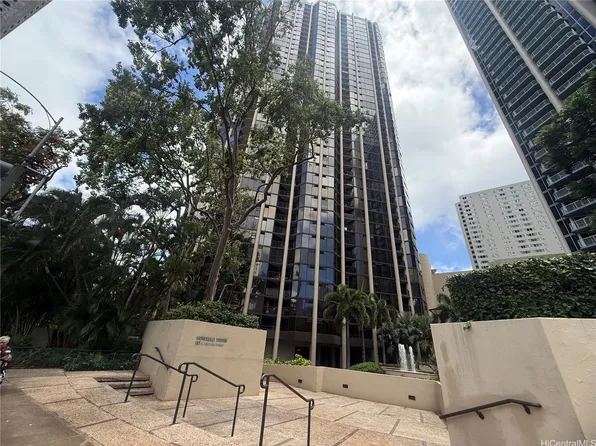 60 N Beretania St APT 2201, Honolulu, HI 96817