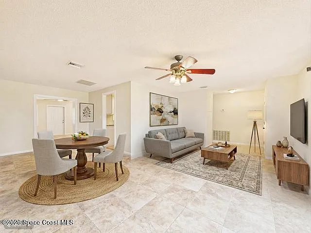 4 bed, 2.0 bath, 2038 sqft, $2,400 — Photo 4