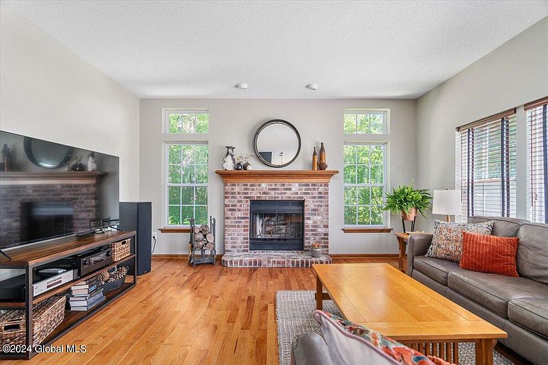 3rd image of 8 Tern Court
