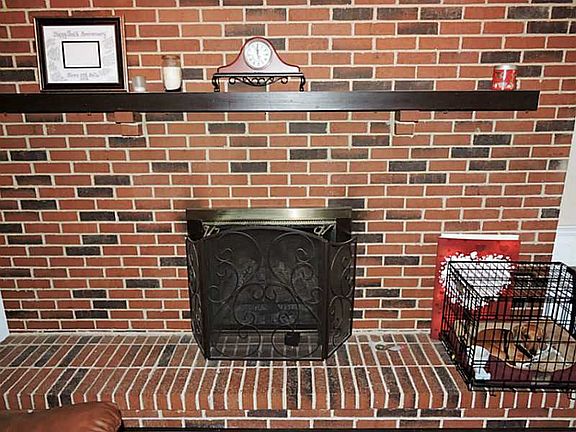 3rd image of 219 Falconhurst Dr N