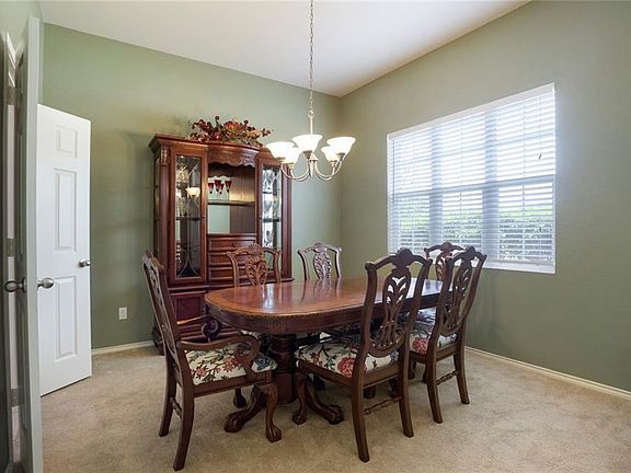 4th image of 557 Wiltshire Dr