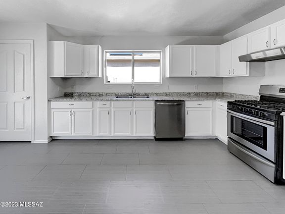3rd image of 1522 W Beantree Ln