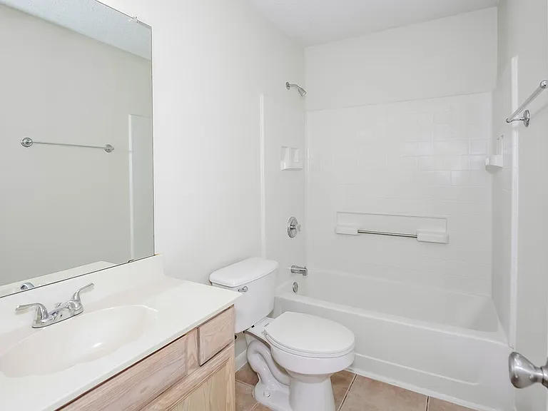 925 Comiskey Ct — Photo 11