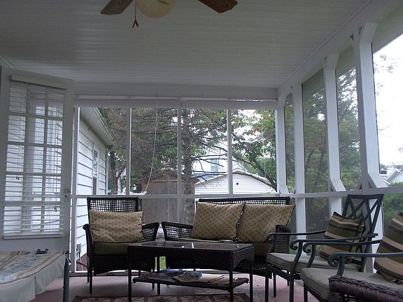 Screened-in Porch