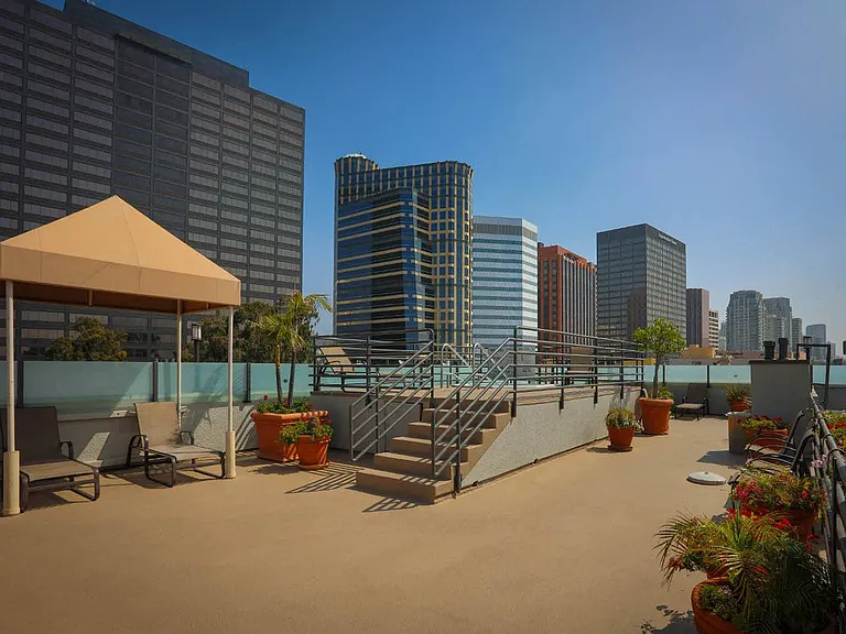 The Plaza Apartments — Photo 22