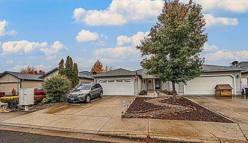 439 Crystal Dr photo 1