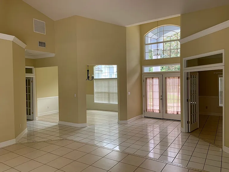 2600 Crescent Lake Ct — Photo 3