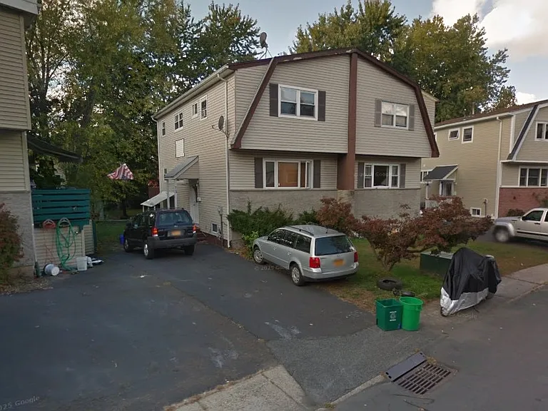 75 Lonergan Dr #O — Photo 6