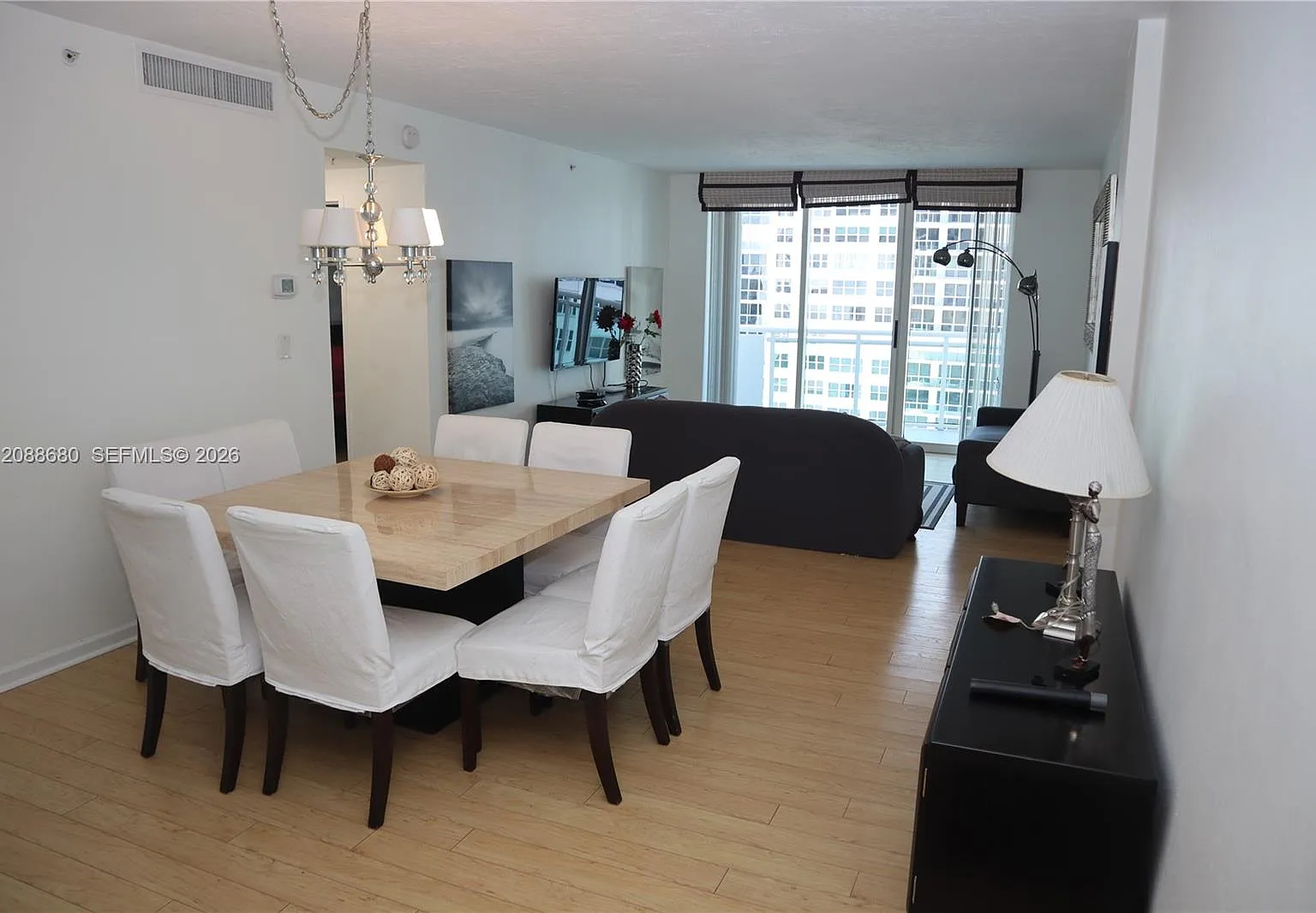 Residences On Hollywood — Photo 2
