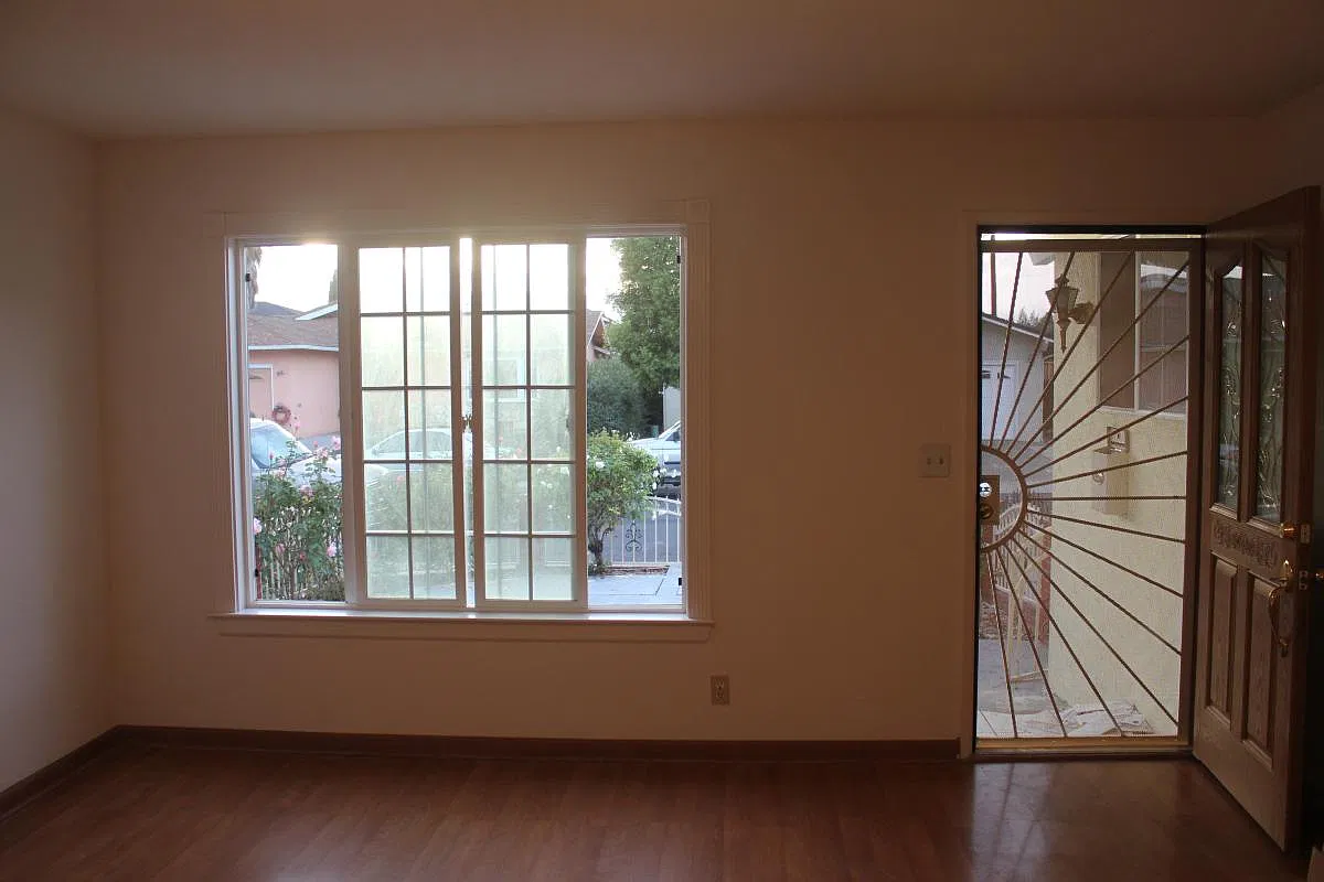 3 bed, 1200 sqft, $4,295 — Photo 2