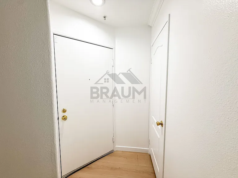 7323 WINNETKA — Photo 3