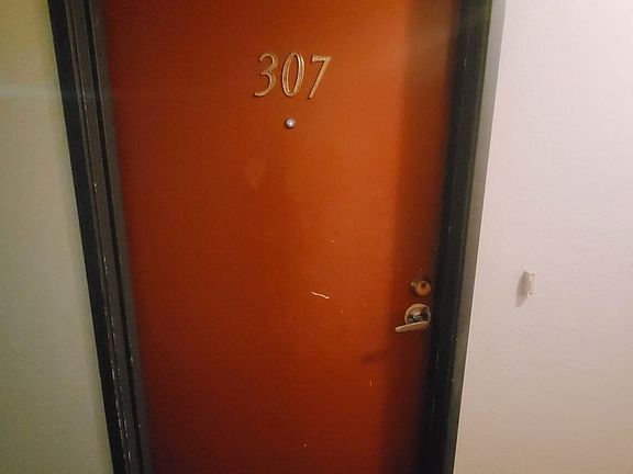 5th image of 813 Alpine St APT 307