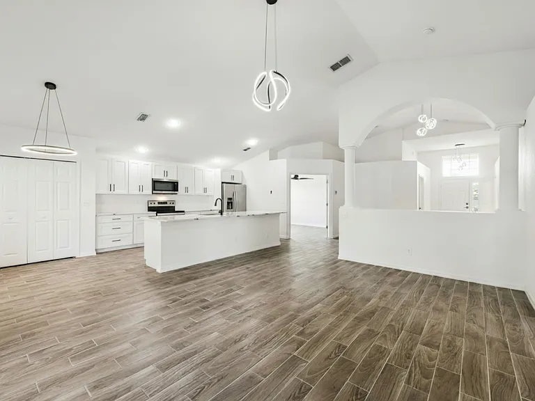 120 Prairie Falcon Dr — Photo 5