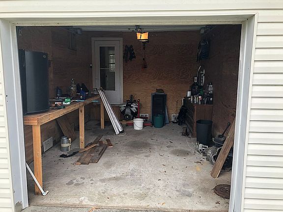 2nd image of 216 Lark Dr