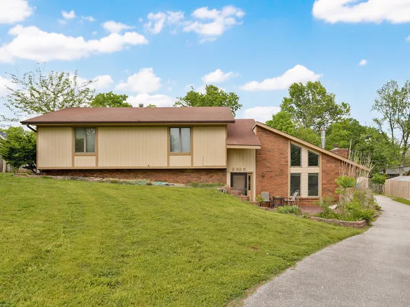 2925 E Clovis Circle, Springfield, MO 65804