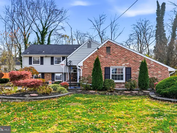 217 Redstone Rdg, Cherry Hill, NJ 08034