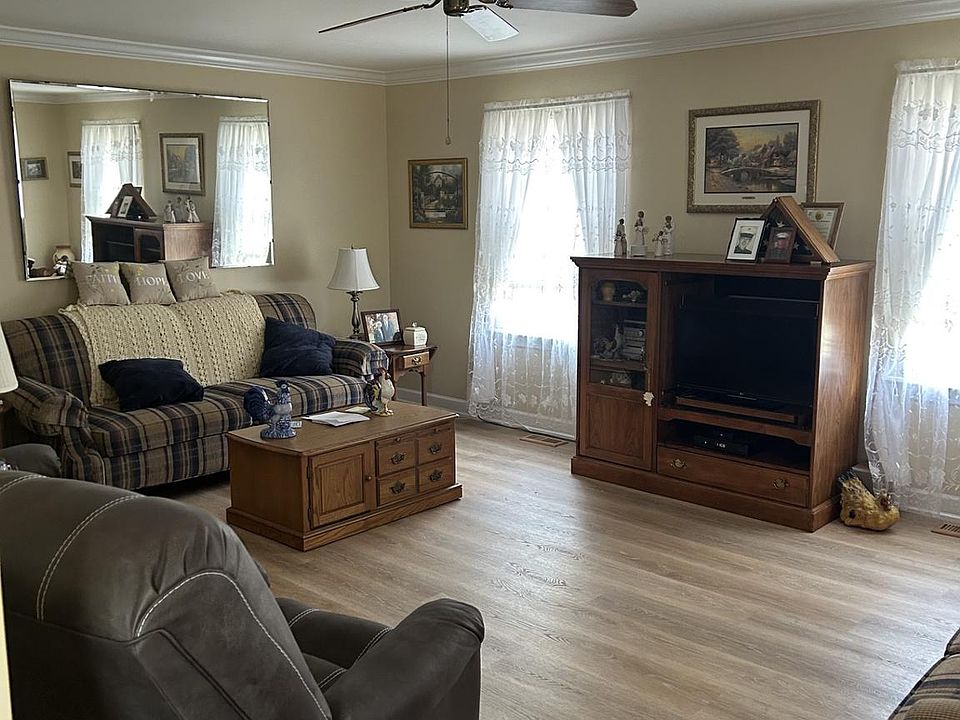 2nd image of 891 Williams Pl