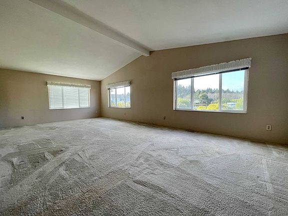 5th image of 6029 NE Evergreen Ln