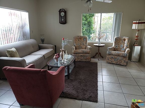 3rd image of 91 Desert Rose Dr