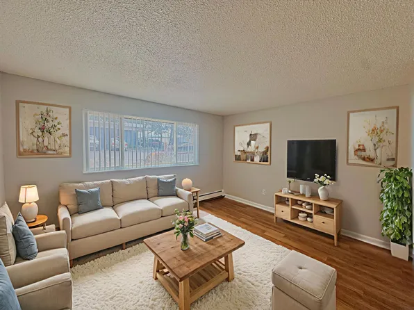 Pinewood Apartments