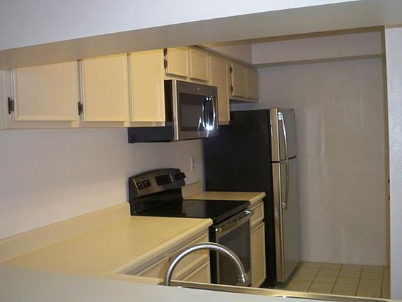 5th image of 2981 Bonaventure Cir APT 202