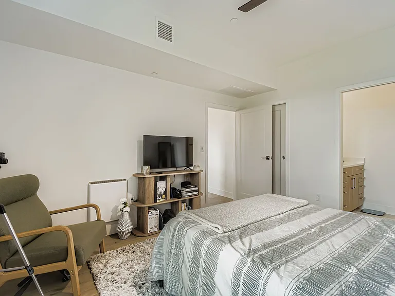 91 Mount Hope Cir #B303 — Photo 18