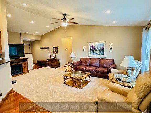 4th image of 819 Stonewood Ave