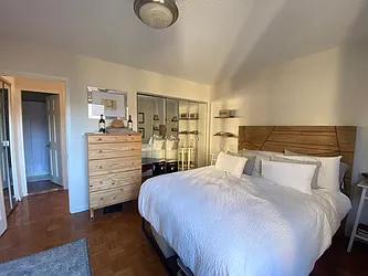Rented by R New York