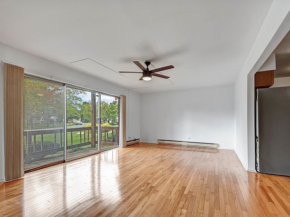 3rd image of 535 N Pleasant Dr APT 1B