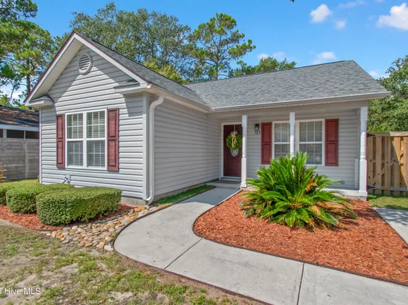123 NE 18th Street, Oak Island, NC 28465