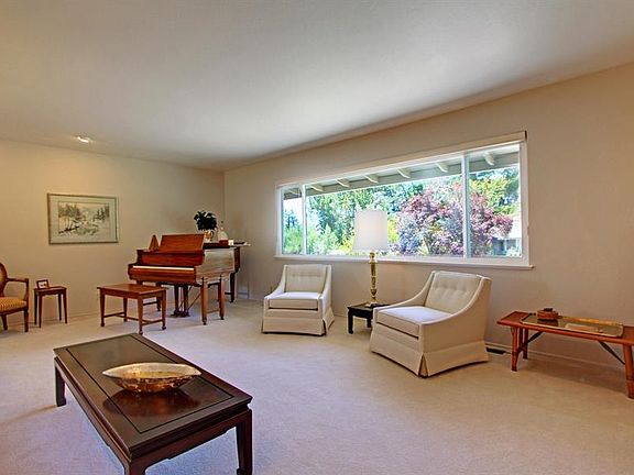 4th image of 80 Warfield Dr