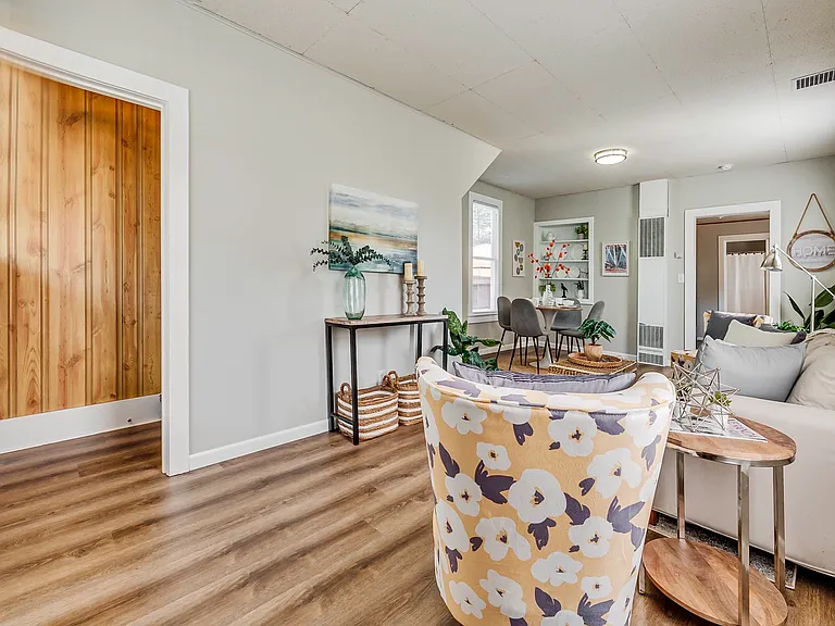 1709 Oakes Ave — Photo 4
