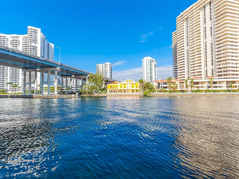 19390 Collins Ave #516 — Photo 32
